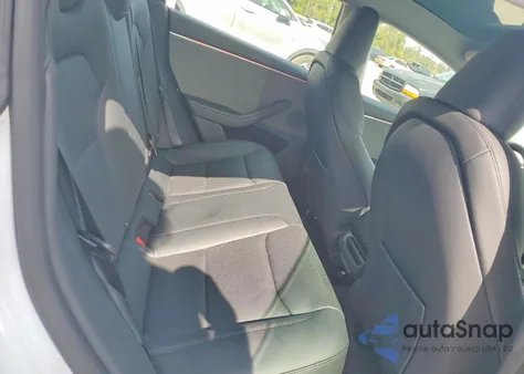 2025 Tesla Model 3 z USA, uszkodzony, nr VIN 5YJ3E1EA8SF988431